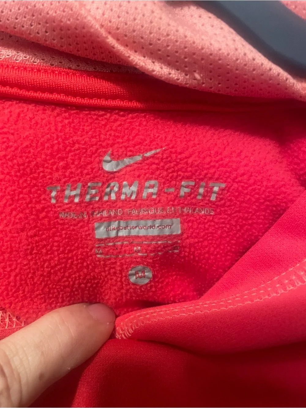 Nike Kids Red Hooded Sweatshirt with Swoosh Logo. Therma Fit Size Medium
